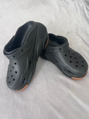 CROCS BUBBLE CRUSH CLOG 210061-OWS Triple BLACK / GUM UNISEX M10 / W12